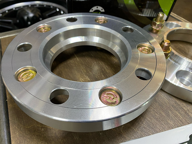 картинка Проставка Starleks 25 мм 5x108 12x1.5 цо 65.1 - Silver магазин  StreetTuning 