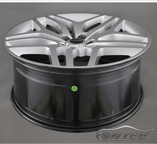 картинка Новые диски Range Rover Evoque Wheels R22 5x120 ET48 J9,5 серебро магазин  StreetTuning 