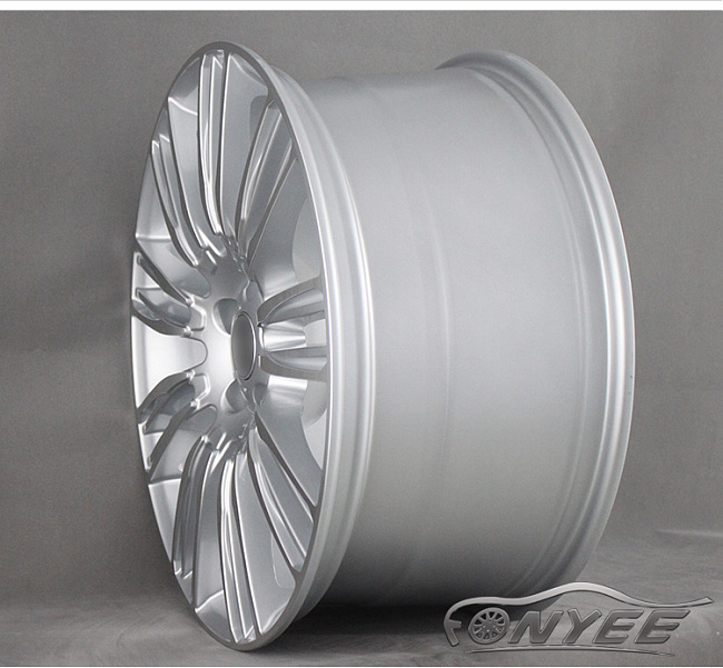 картинка Новые диски RANGE ROVER VELAR R20 5x120 ET45 J9,5 серебро магазин  StreetTuning 