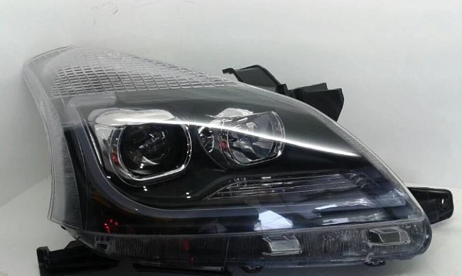 картинка Передние фары для TOYOTA AVANZA 2012-2015 г магазин  StreetTuning 