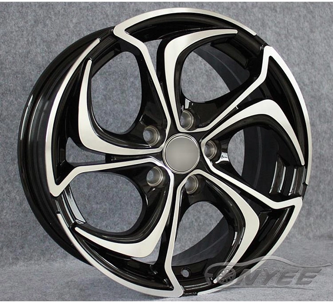 картинка Новые диски Vossen R15 4х100 J6,5 ET35 серебро + черный глянец магазин  StreetTuning 