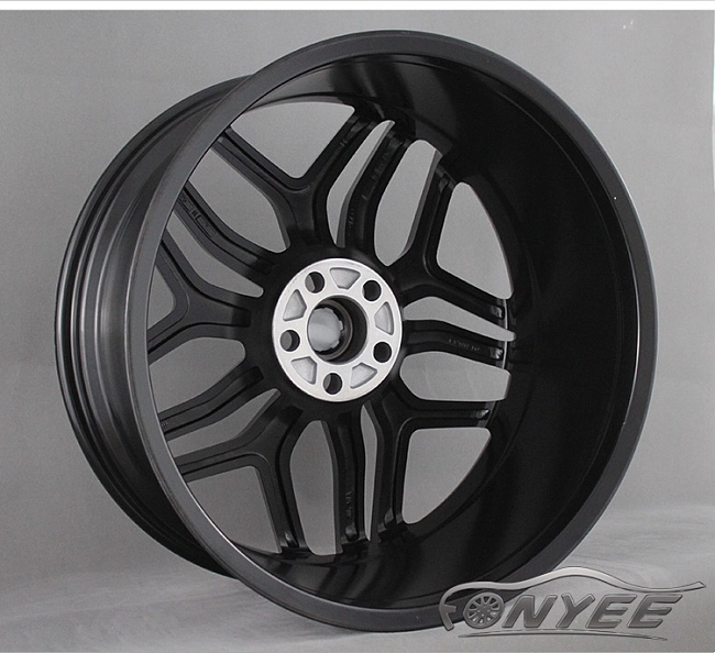 картинка Новые диски Range Rover Evoque Wheels R20 5x108 ET45 J8,5 черный глянец магазин  StreetTuning 