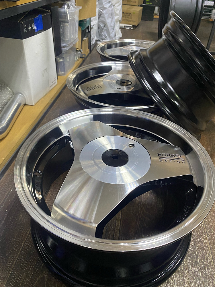 картинка Диски Borbet R14 4х100/114,3 ET25 J6 серебро + черный от магазина  StreetTuning