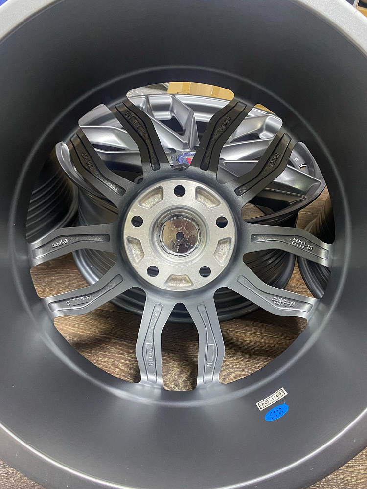 картинка Новые диски HRE S201 R18 J8 ET38 5X114,3, серый мато-серебряные от магазина  StreetTuning