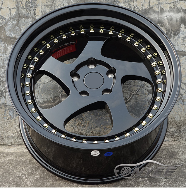 картинка Новые диски Rotiform TMB Flat R18 5х114,3 ET30 J9,5 черный глянец + золотые болтики магазин  StreetTuning 