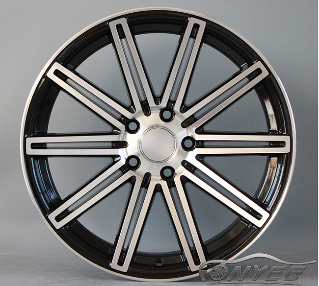 картинка Новые диски Vossen CV4 Replica R17 5X114,3 ET38 J8 черный глянец серебро магазин  StreetTuning 