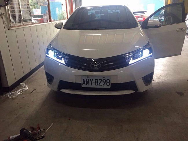 картинка Передние фары для Toyota Corolla 160 2014-2016 г магазин  StreetTuning 