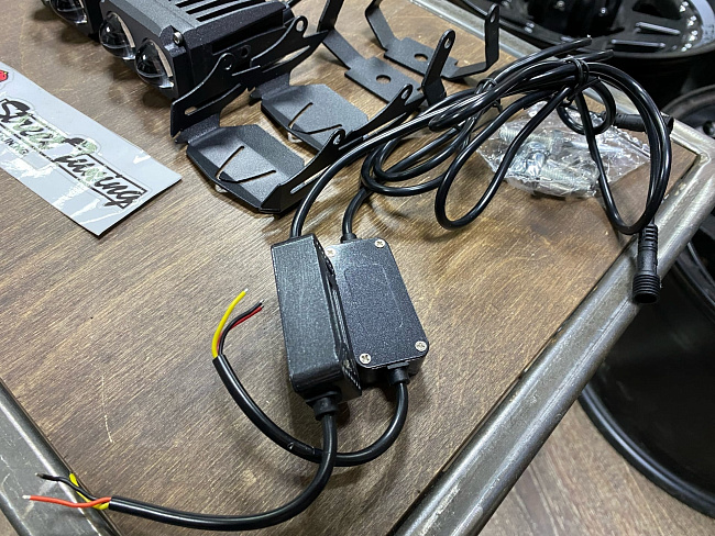 картинка Светодиодные прожекторы-линзы Sanvi U10, комплект 2 шт магазин  StreetTuning 