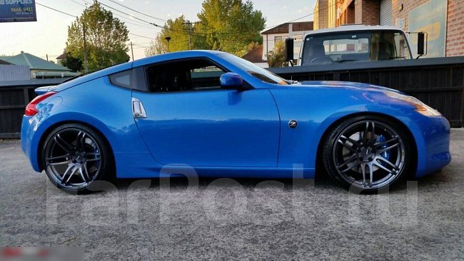 картинка Новые диски Cosmis Racing R18 5x114,3 ET22 J9,5 черные магазин  StreetTuning 