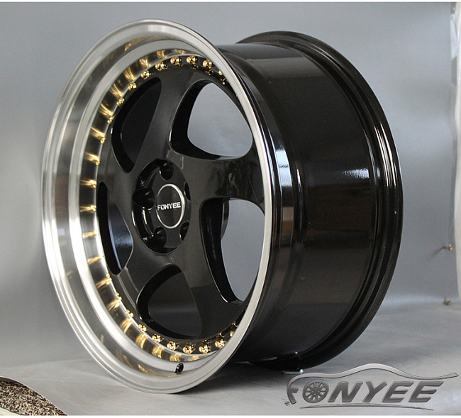 картинка Новые диски Rotiform TMB Flat R18 5х100 ET30 J8,5 черный глянец + золотистые болтики магазин  StreetTuning 