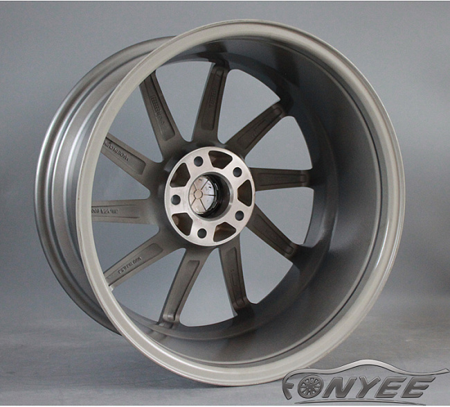 картинка Новые диски Vossen CVT-L Replica R18 5X114,3 ET33 J8,5 серый + серебро магазин  StreetTuning 