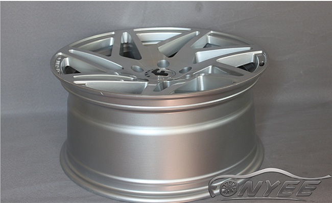 картинка Новые диски Forgiato Monoleggera FINESTRO-M R17 J8 ET+35 5x112 серебро магазин  StreetTuning 