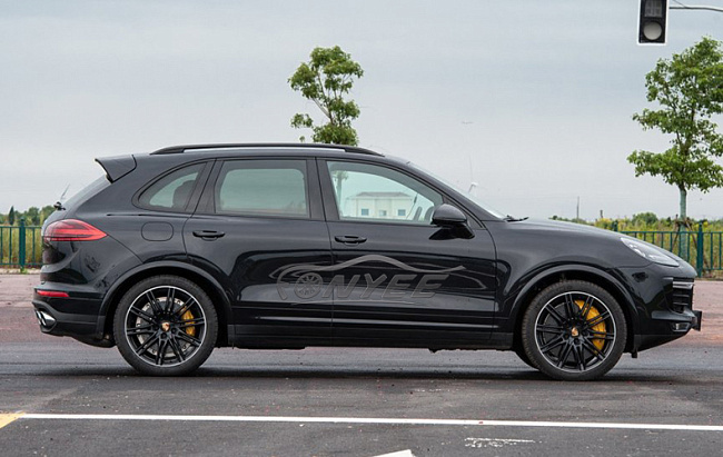 картинка Новые диски Porsche модель 2 R20 5X130 ET48 J9,5 черный глянец магазин  StreetTuning 