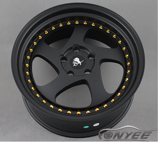 картинка Новые диски Rotiform TMB Flat R18 5х114,3 ET30 J8,5 черный мат + золотистые болтики магазин  StreetTuning 