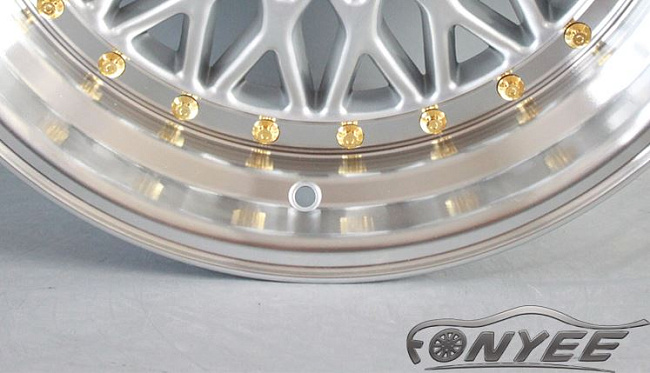 картинка Новые диски BBS RS R18 5X112/5X120 ET40 J9,5 серебро + золотистые болтики магазин  StreetTuning 