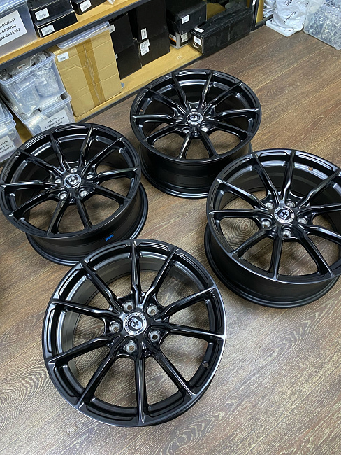 картинка Новые диски HRE R17 J7.5 ET35 5x114.3 Black Mat магазин  StreetTuning 