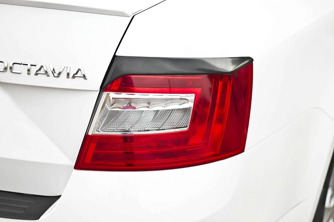 картинка Skoda Octavia A7 2014-2017 (III дорестайлинг) Накладки на задние фонари (реснички) магазин  StreetTuning 
