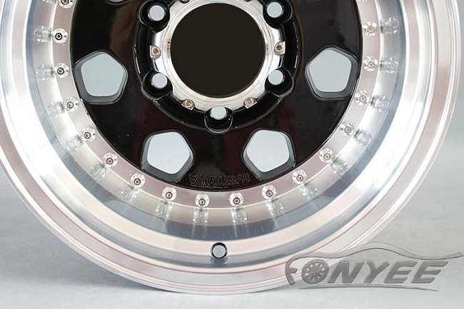 картинка Новые диски Daytona R15 6х139,7 ET-44 J10 черный глянец + полированная полка магазин  StreetTuning 