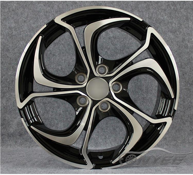 картинка Новые диски Vossen R15 5х105 J6,5 ET35 серебро + черный глянец магазин  StreetTuning 