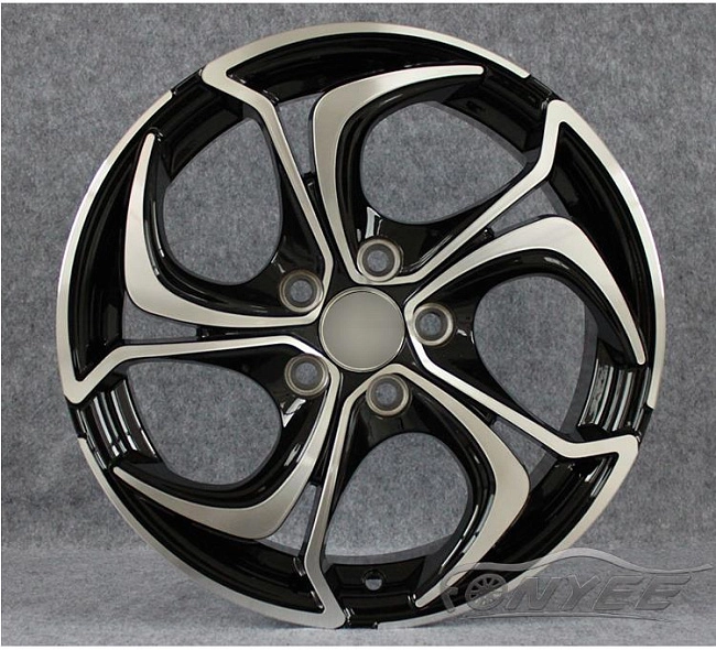 картинка Новые диски Vossen R15 4х100 J6,5 ET35 серебро + черный глянец магазин  StreetTuning 