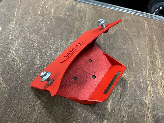 картинка Кронштейн крепления расширительного бачка LADA Веста на ВАЗ 2101-07 магазин  StreetTuning 