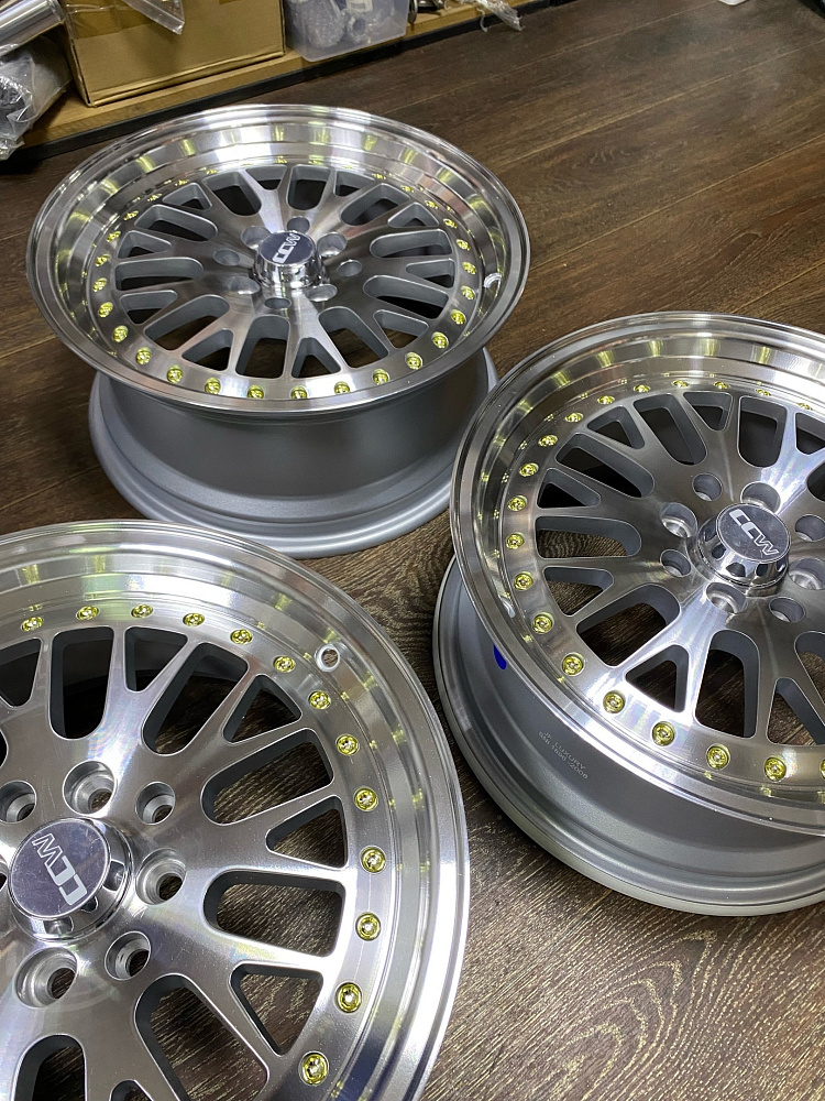 картинка Новые диски ESM 007 R16 J7 ET30 4X100x114.3 от магазина  StreetTuning