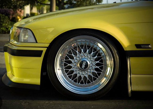 картинка Новые диски BBS RS R16 4X100/4X114,3 ET25 J8 серебро + золотистые болтики магазин  StreetTuning 