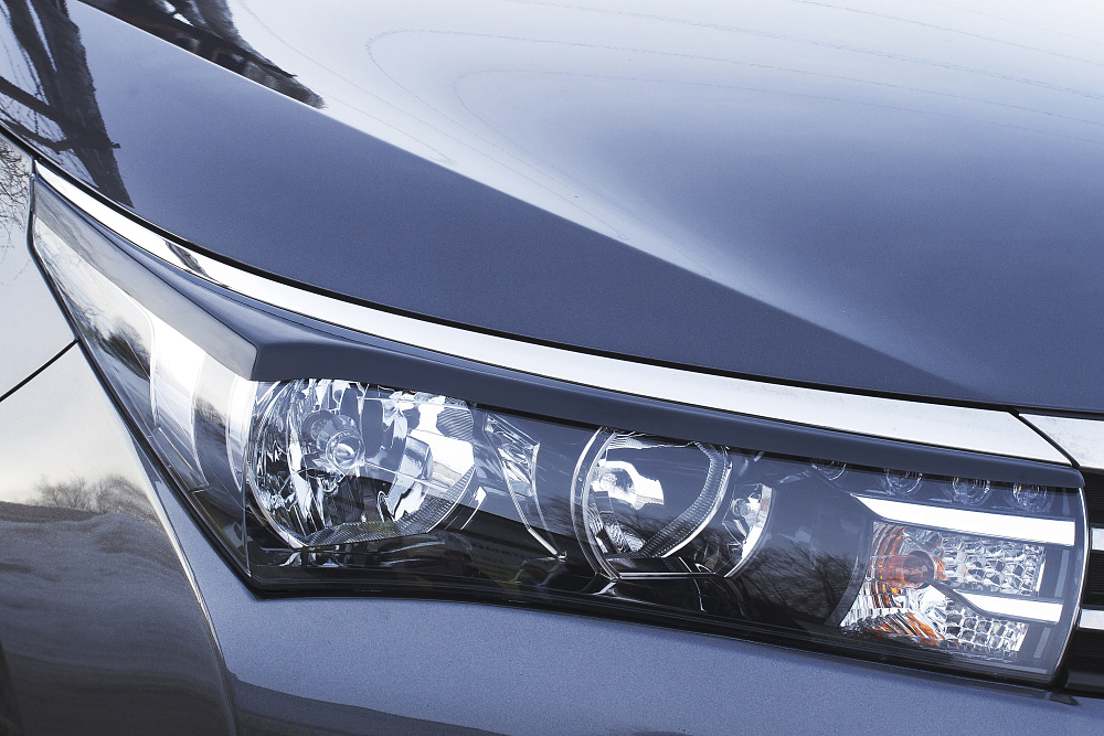 картинка Toyota Corolla (седан) 2012-2015 Накладки на передние фары (реснички) от магазина  StreetTuning