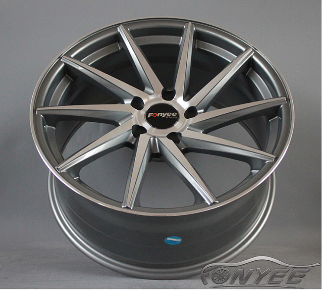 картинка Новые диски Vossen CVT-L Replica R18 5X114,3 ET33 J8,5 серый + серебро магазин  StreetTuning 