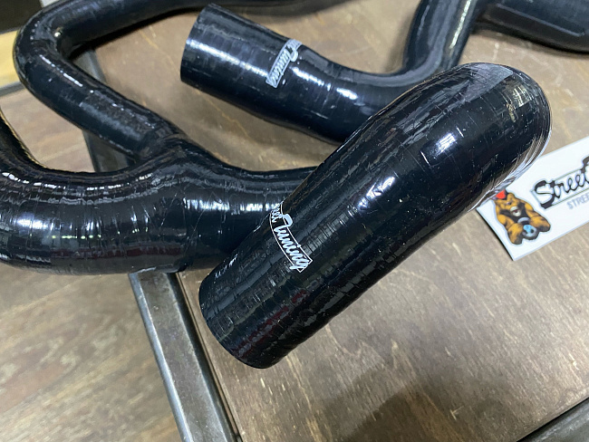 картинка Патрубки радиатора STREETTUNING для Mazda3 1.5L, 2004-2007 магазин  StreetTuning 