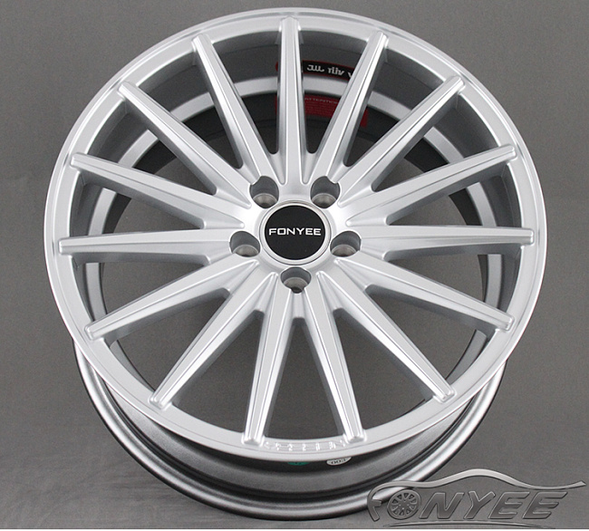 картинка Новые диски Vossen VFS2 Replica R17 5X100 ET35 J8,5 серебро магазин  StreetTuning 