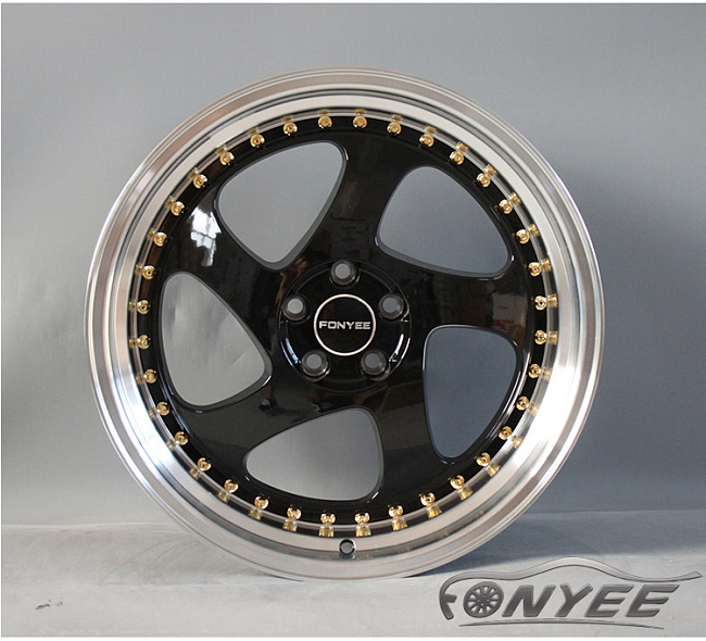 картинка Новые диски Rotiform TMB Flat R18 5х100 ET30 J8,5 черный глянец + золотистые болтики магазин  StreetTuning 