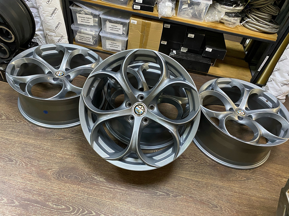 картинка Новые диски Alfa Romeo Giulia Quadrifoglio R19 J8 ET33 5X110 от магазина  StreetTuning