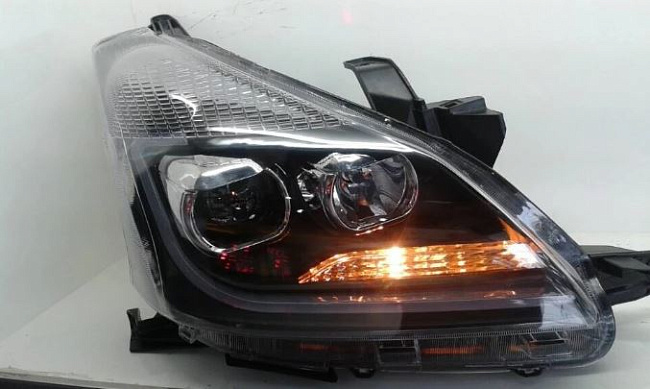 картинка Передние фары для TOYOTA AVANZA 2012-2015 г магазин  StreetTuning 