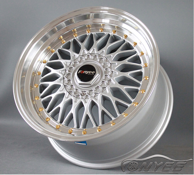 картинка Новые диски BBS RS R18 5X112/5X120 ET40 J9,5 серебро + золотистые болтики магазин  StreetTuning 