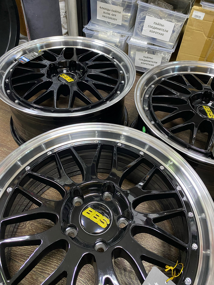 картинка Новые диски BBS LM R17 J7.5 ET38 5x114,3 черные с полировкой от магазина  StreetTuning