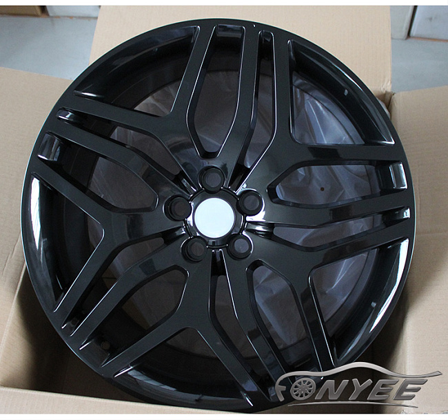 картинка Новые диски Range Rover Evoque Wheels R20 5x108 ET45 J8,5 черный глянец магазин  StreetTuning 