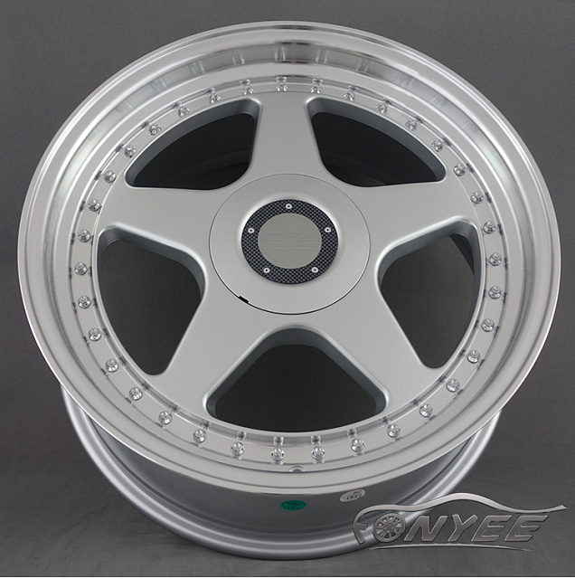 картинка Новые диски OZ Racing Futura R18 5x112-5x120 ET35 J8 серебро магазин  StreetTuning 
