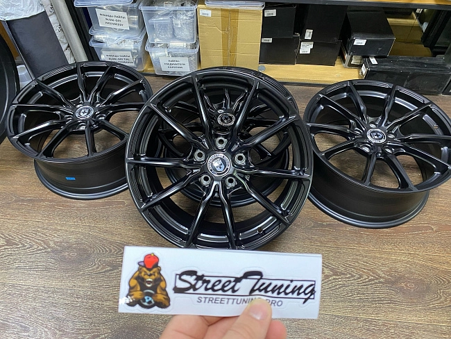 картинка Новые диски HRE R17 J7.5 ET35 5x114.3 Black Mat магазин  StreetTuning 