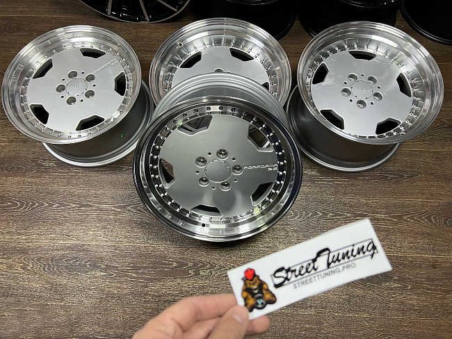 картинка Новые диски Performa 25 разноширокие R17 J8/J9,5 ET25 5X112 серебро магазин  StreetTuning 