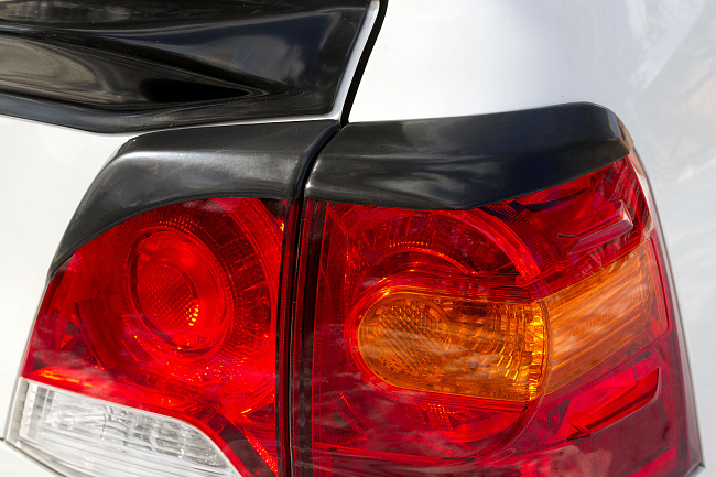 картинка Toyota LC 200 2012-2015 Накладки на задние фонари (реснички) магазин  StreetTuning 