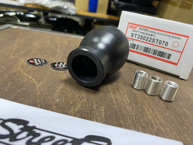 картинка Ручка КПП STI для Subaru OEM: ST35022ST070 "черная" 5-6MKПП тип 2 магазин  StreetTuning 
