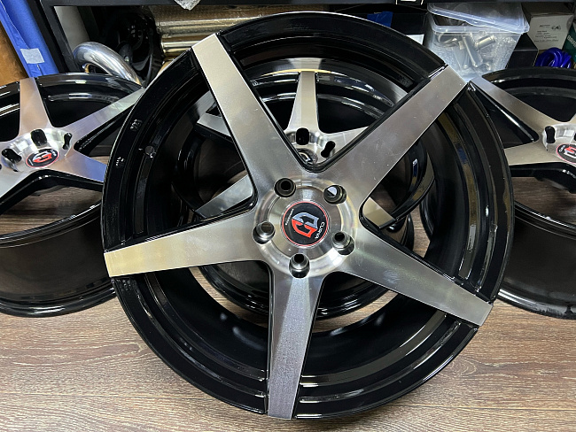 картинка Новые диски CURVA R19 J8.5 ET35 5X114.3 серебро + черный магазин  StreetTuning 