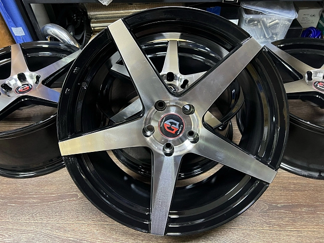 картинка Новые диски CURVA R19 J8.5 ET35 5X114.3 серебро + черный магазин  StreetTuning 