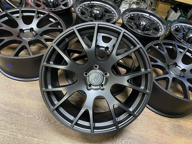 картинка Новые диски Hellcat SRT Syle R20 J9 ET18 5X115 черный мат магазин  StreetTuning 