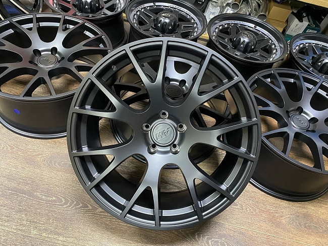 картинка Новые диски Hellcat SRT Syle R20 J9 ET18 5X115 черный мат магазин  StreetTuning 