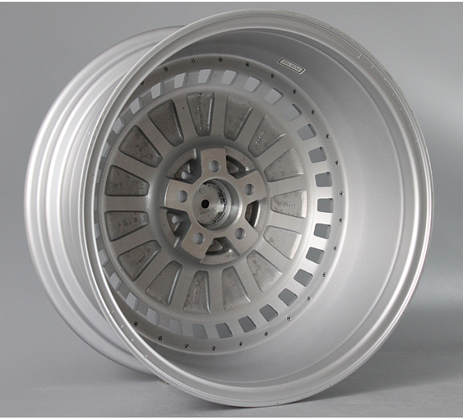 картинка Новые диски Stuttgart ST4 R17 5X114,3 ET35 J7,5, серебряные магазин  StreetTuning 