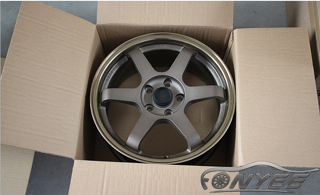 картинка Новые диски Rays TE37 R17 5X114,3 ET38 J7,5 золото мат + полированная полка золото магазин  StreetTuning 