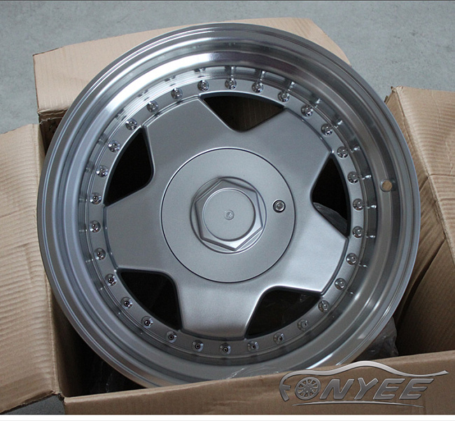 картинка Новые диски Borbet A R16 4х100/5x100 ET30 J9 серебро + болтики магазин  StreetTuning 