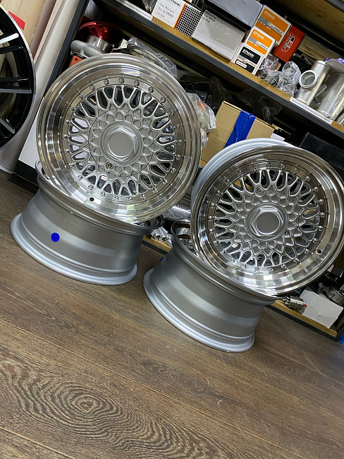 картинка Новые диски BBS RS R15 J7 ET25 4x100/114.3 серебро магазин  StreetTuning 